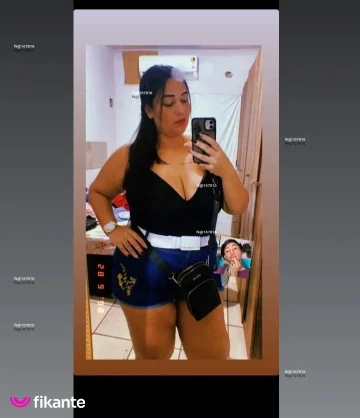 Foto profissional de Julinha Plus size