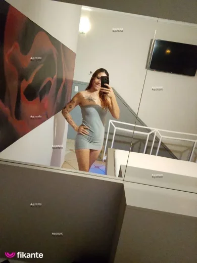 Foto profissional de Ruivinha rosinha de alicate